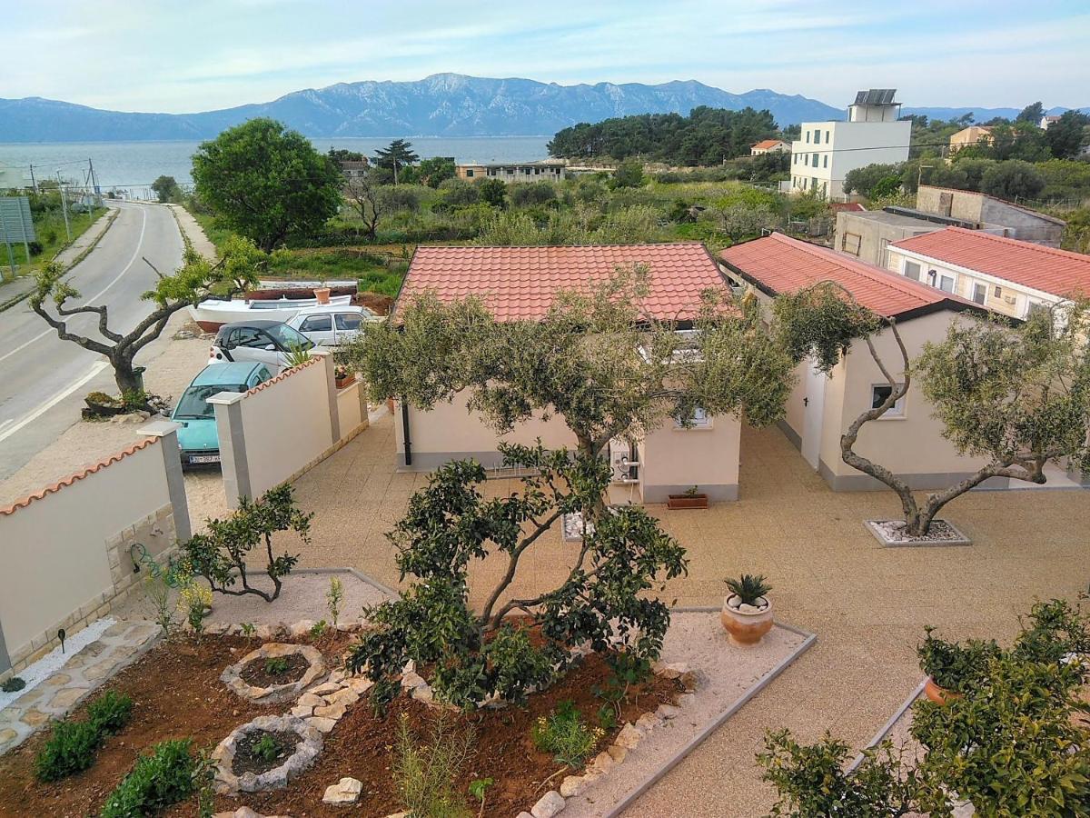 Manora Sucuraj 2 Bedroom Apartment Экстерьер фото