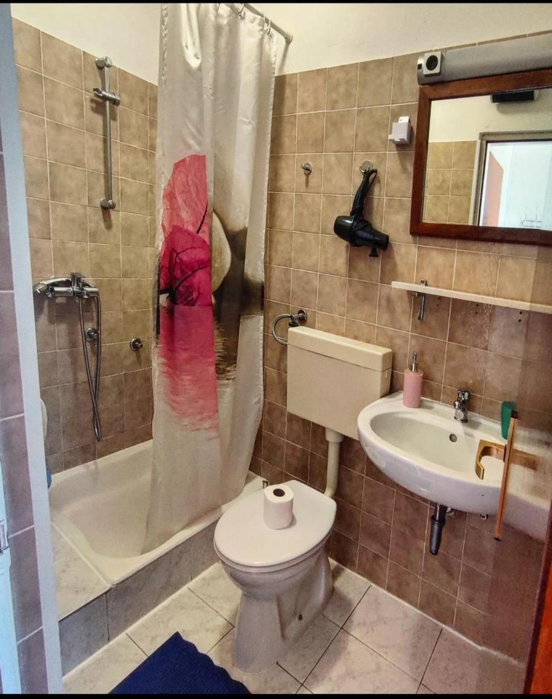 Manora Sucuraj 2 Bedroom Apartment Экстерьер фото