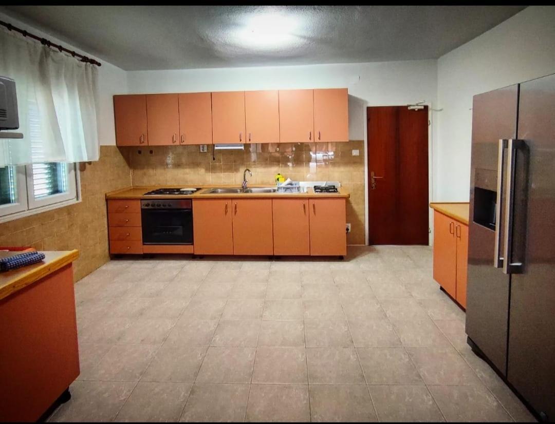 Manora Sucuraj 2 Bedroom Apartment Экстерьер фото