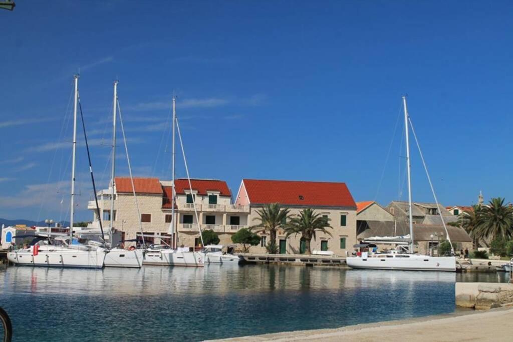Manora Sucuraj 2 Bedroom Apartment Экстерьер фото